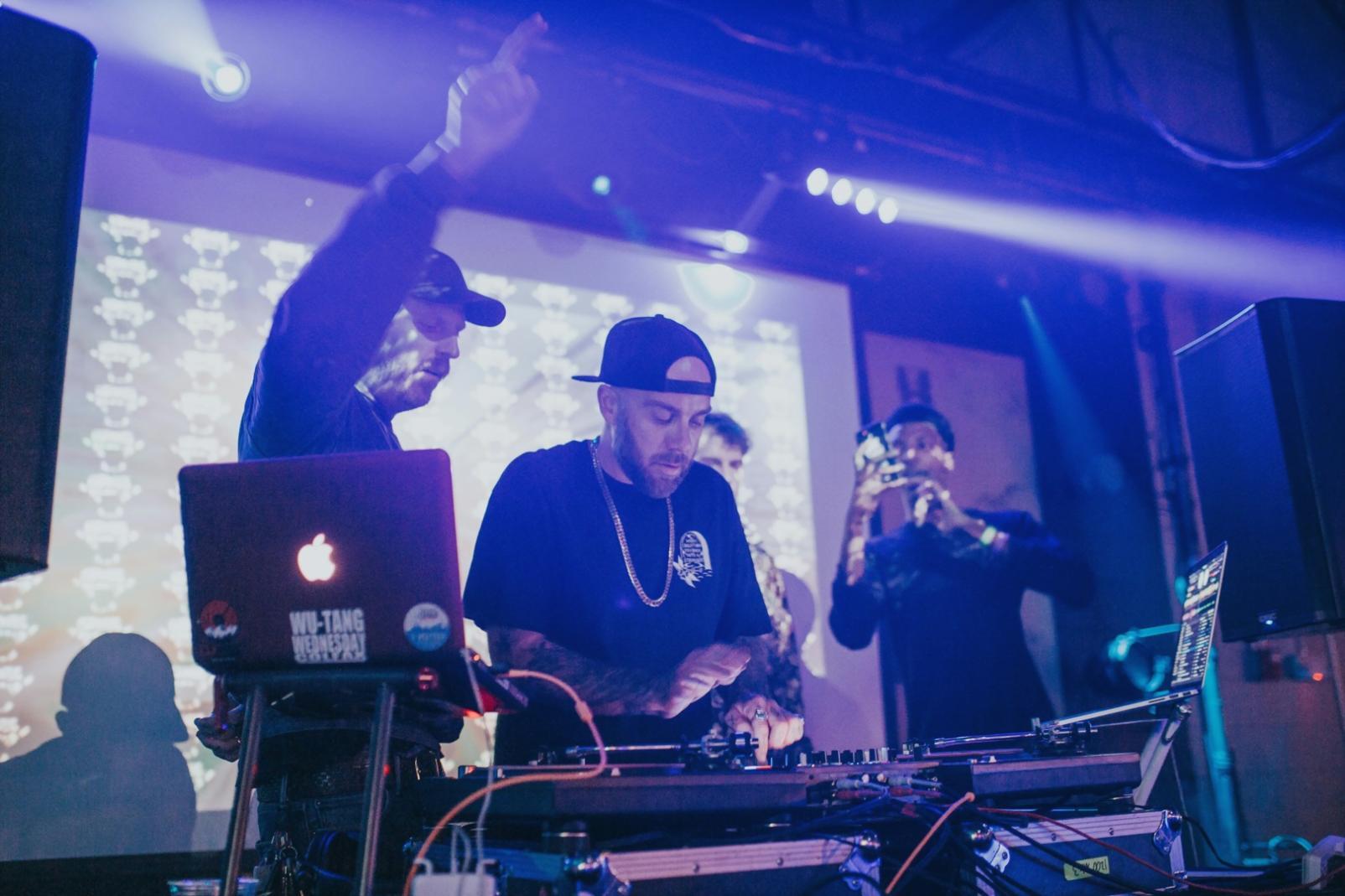 Студія саунд-дизайну з обладнанням